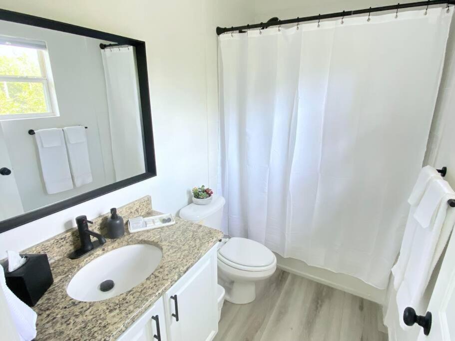 Sanctuary Gainesville Bright 2 Bedroom King Condo Ngoại thất bức ảnh